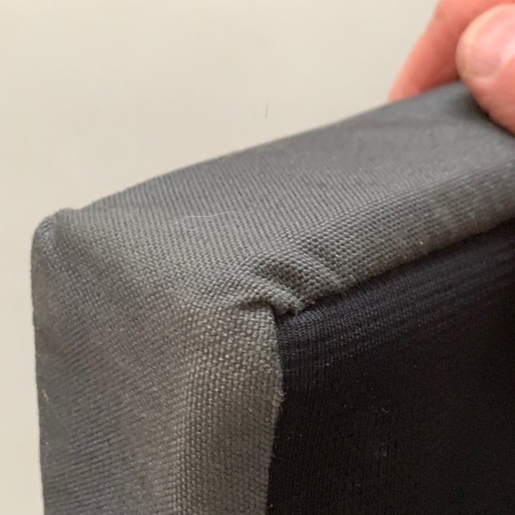 TOM BIHN Urban Minimalist Messenger - 14 x 11 x 2 - Picture 11 of 15